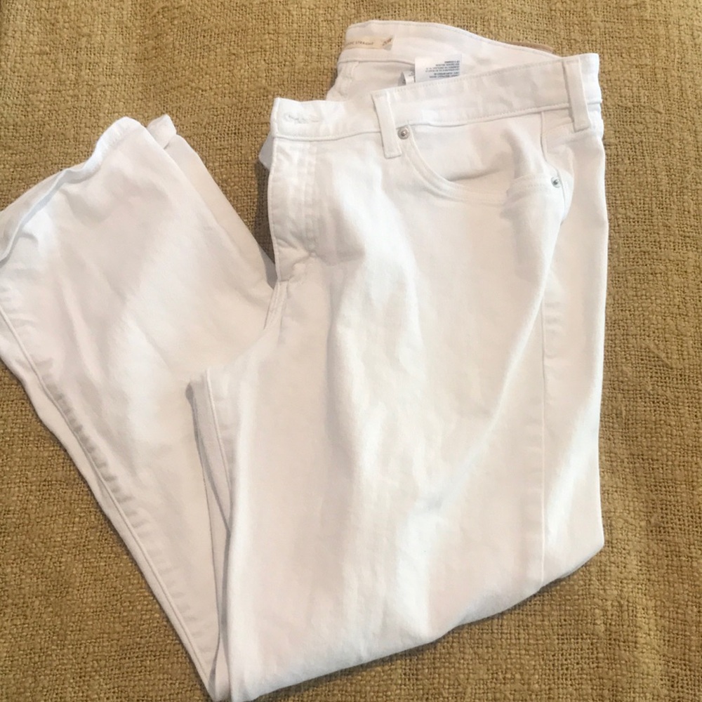 ⚡️ Levi’s 414 White Jeans ⚡️